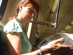 El talón no pudo pararse y castigó a su perra-esposa culona gritona perra justo en el baño.