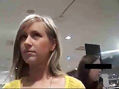 Chica follada por xxx tetonas y culonas el culo en el sofá