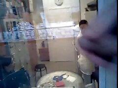 Una joven de 18 años grabó con un iPhone cómo xxx culonas calientes la follan en el vestuario de un centro comercial